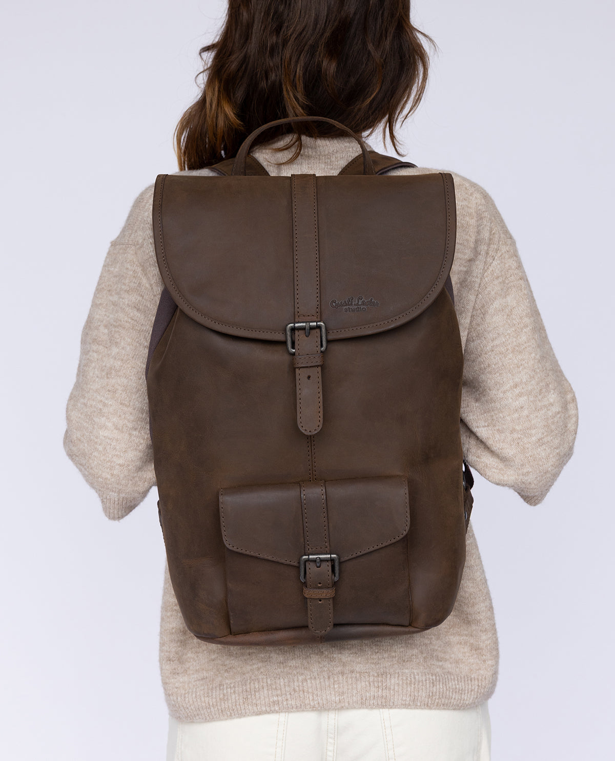 gusti-leder-nolan-rucksack-aus-leder-f-r-alltag-und-reise image 1