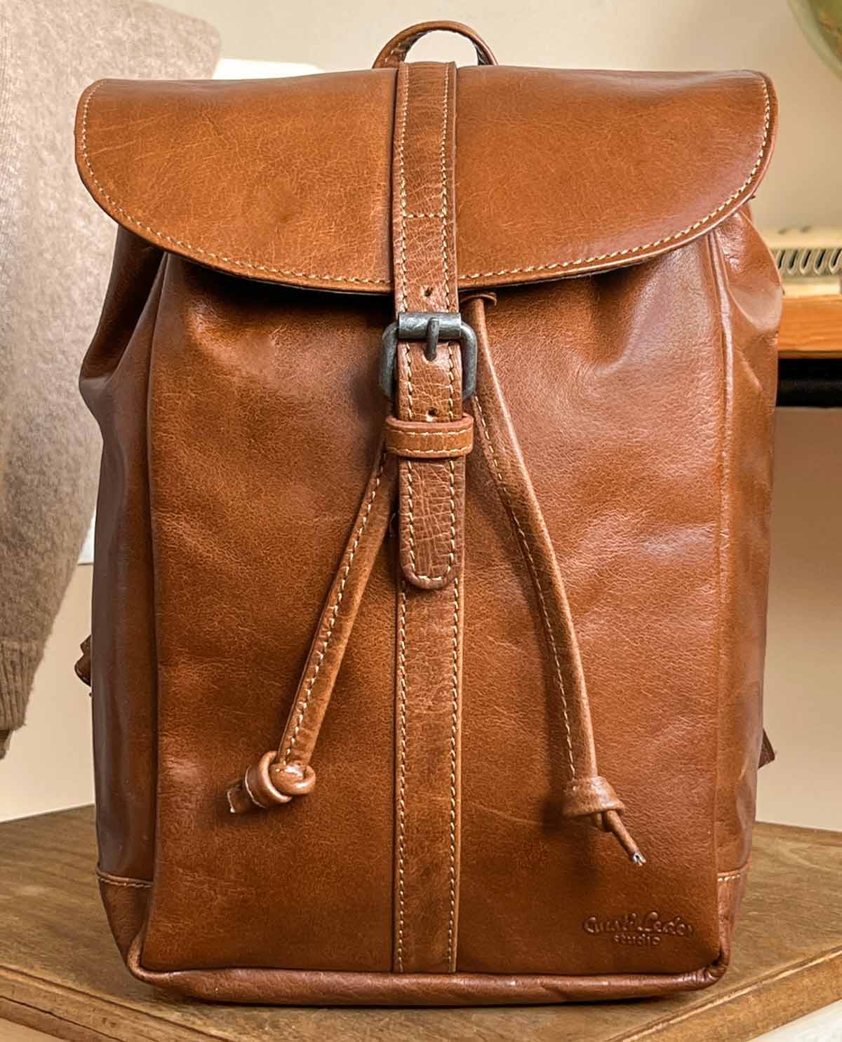 gusti-leder-claudia-daypack-rucksack-echtleder-vintage image 1