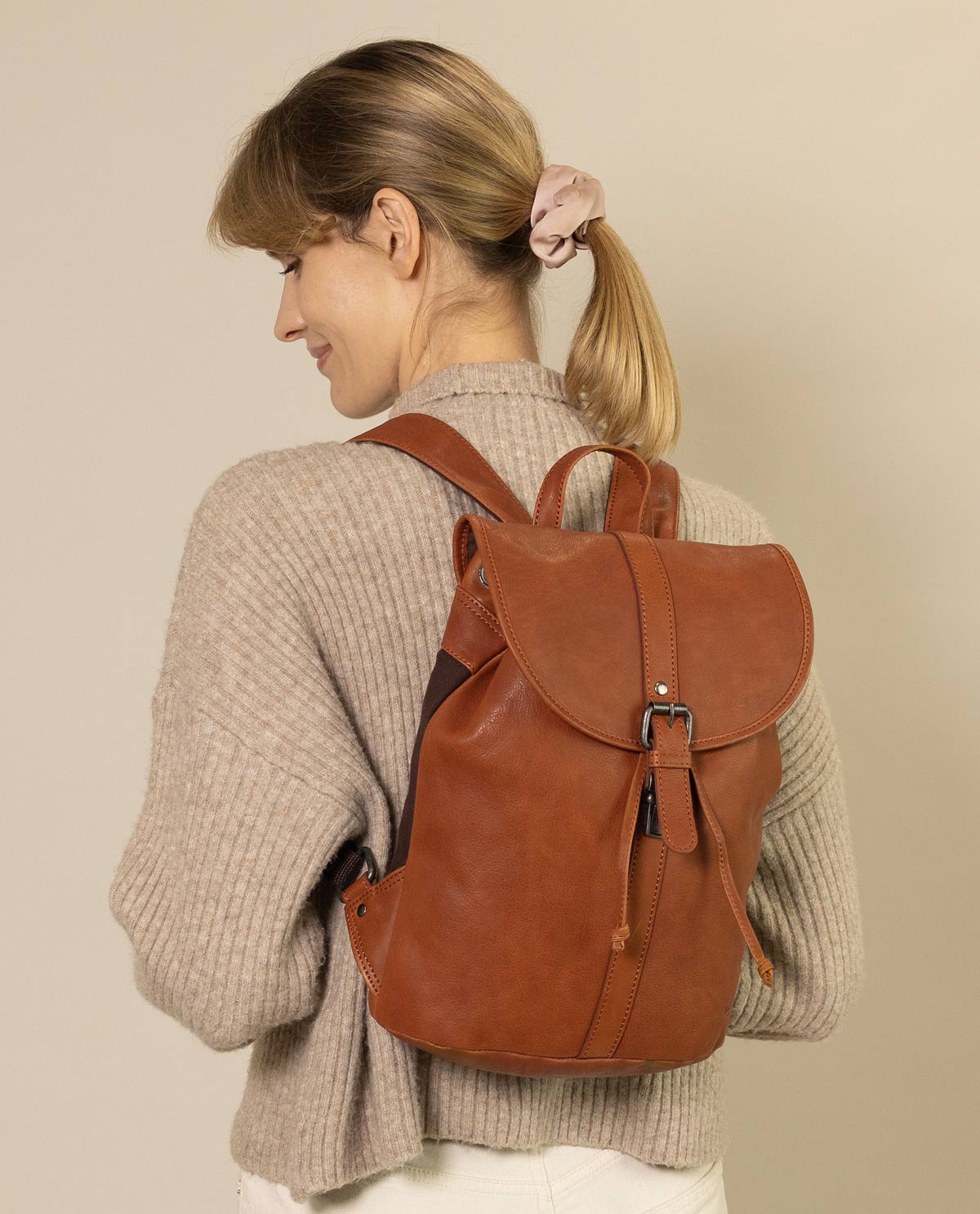 gusti-leder-bennett-cityrucksack-aus-echtleder-2 image 1