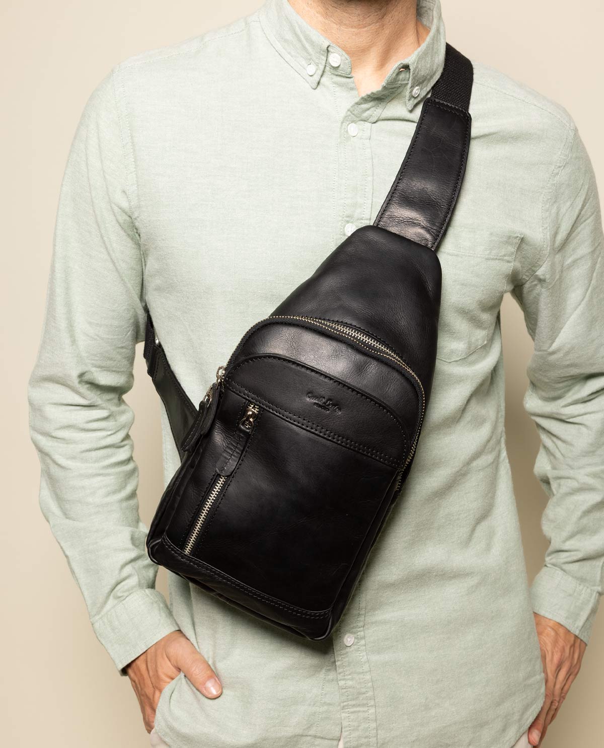 gusti-leder-azon-g-rteltasche-aus-leder-schwarz image 1