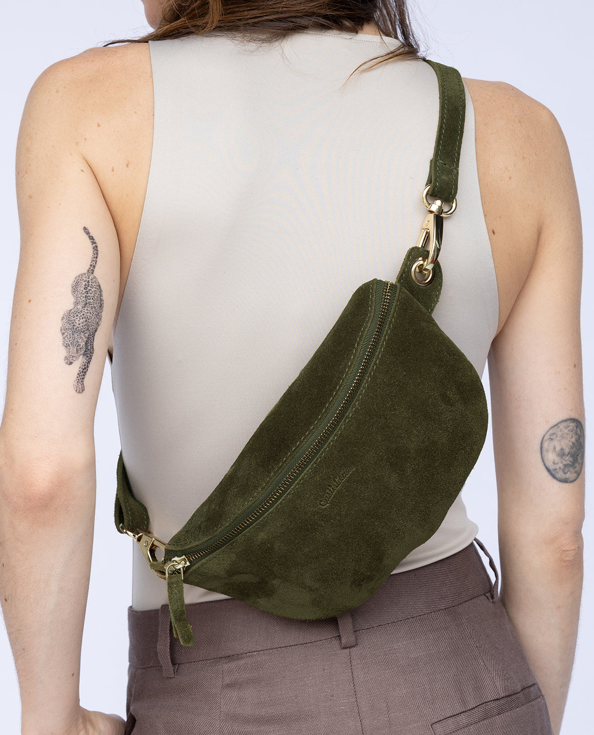 gusti-leder-rosamonde-bauchtasche-gr-n-leder-crossbody-mit-airtag-fach image 5