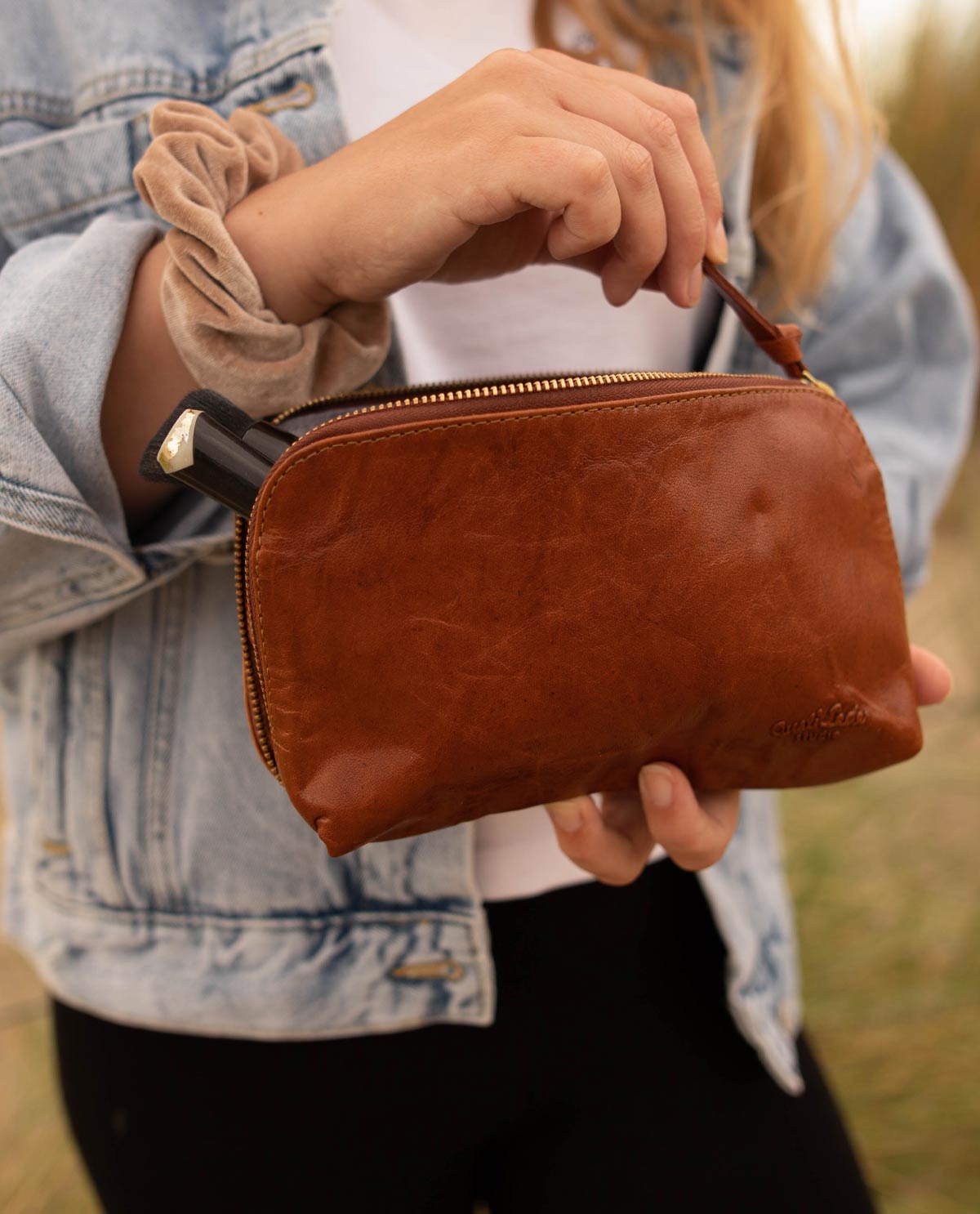 gusti-leder-eli-kulturbeutel-kosmetiktasche-leder-outlet image 4