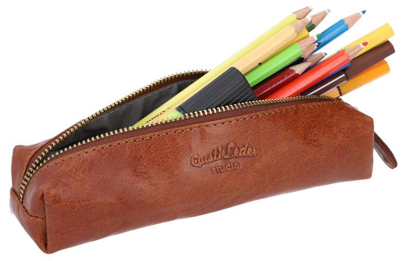 gusti-leder-peter-stiftemappe-leder-klein-mit-gravurpatch image 3