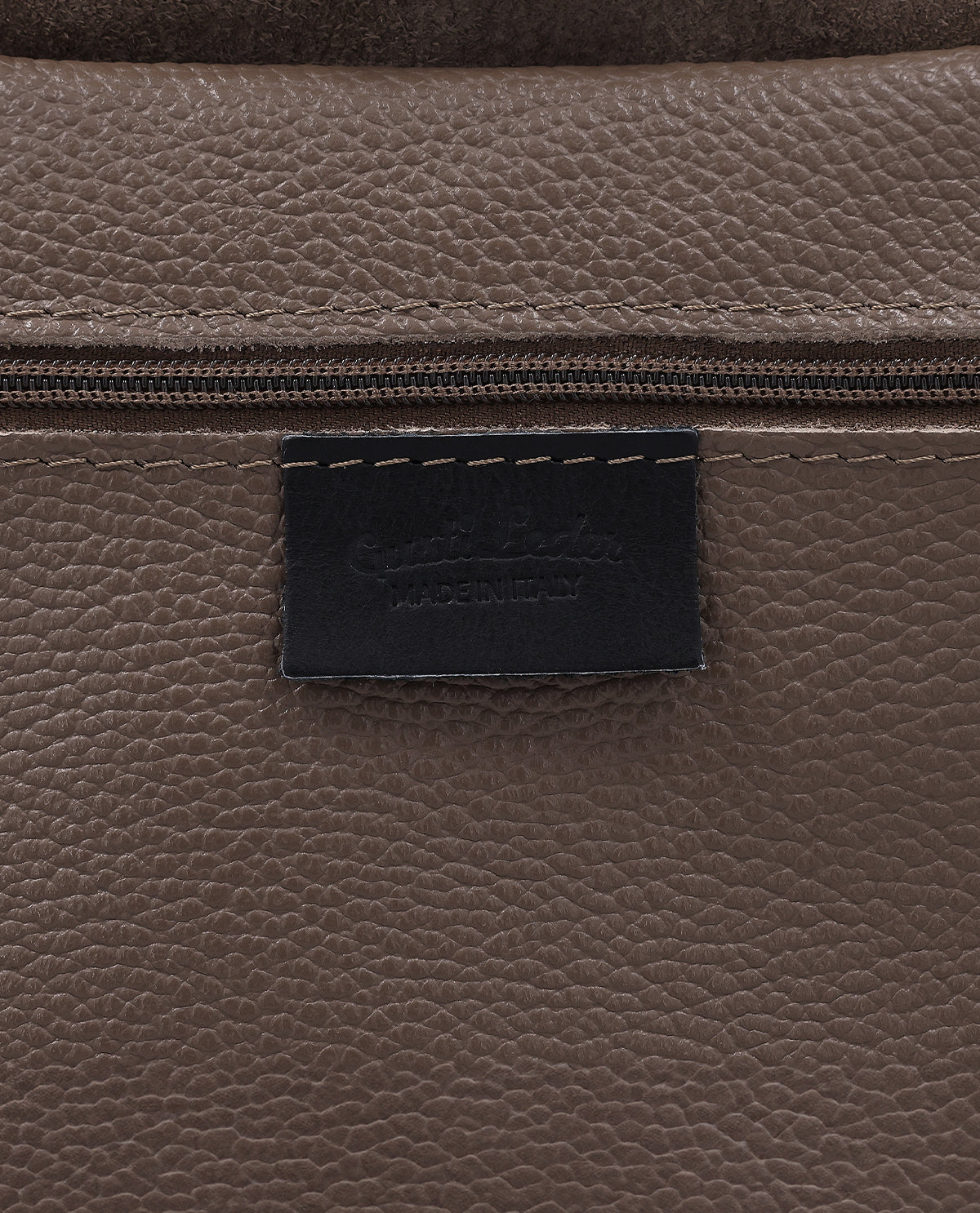 gusti-leder-vilma-lederhandtasche-braun-mit-magnetverschluss image 5