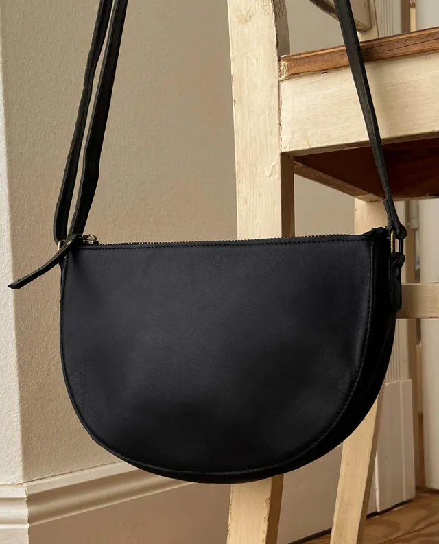 gusti-leder-louna-schultertasche-bauchtaschen-stil-b-ffelleder image 1