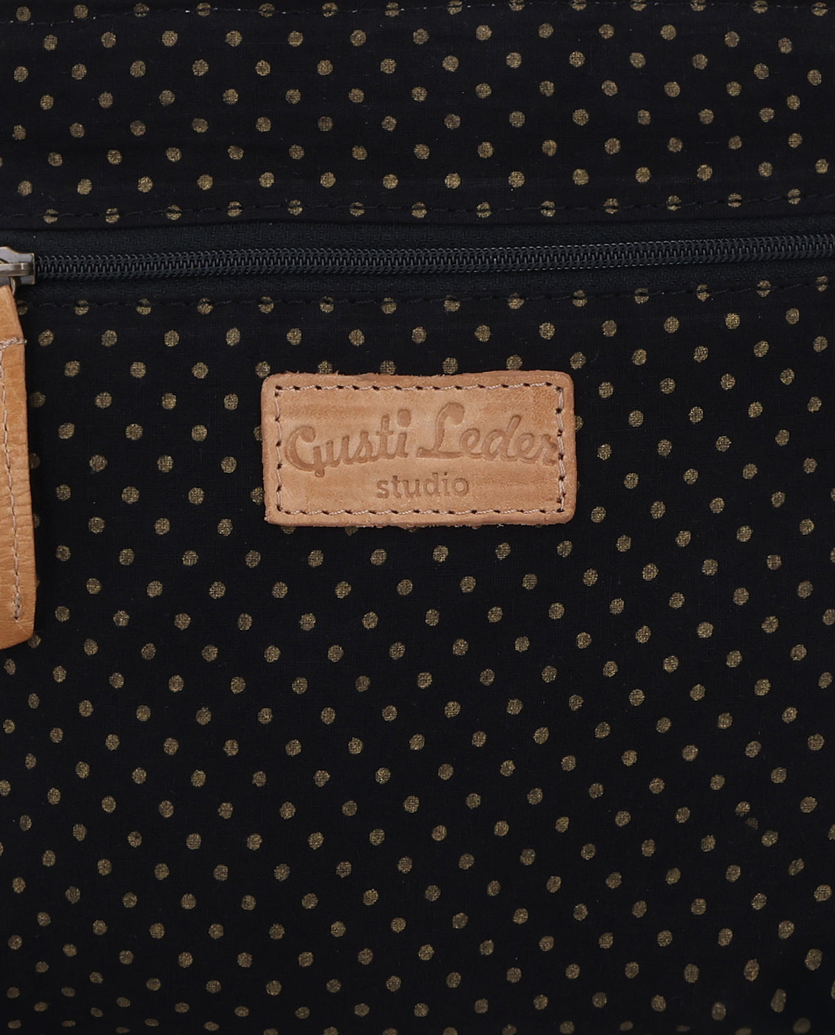 gusti-leder-aline-kleine-lederhandtasche-damen-braun-gemustert image 5