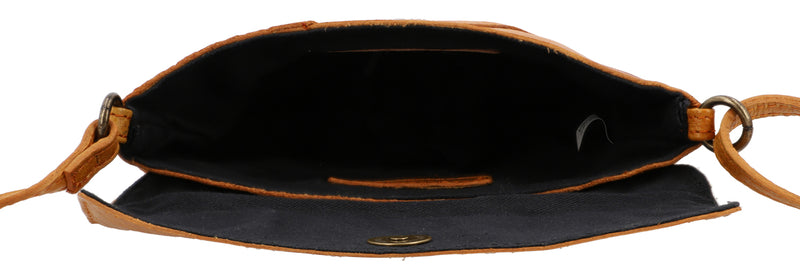 gusti-leder-karisma-handtasche-briefform-echtleder-kleine-braune-umschlagtasche image 5