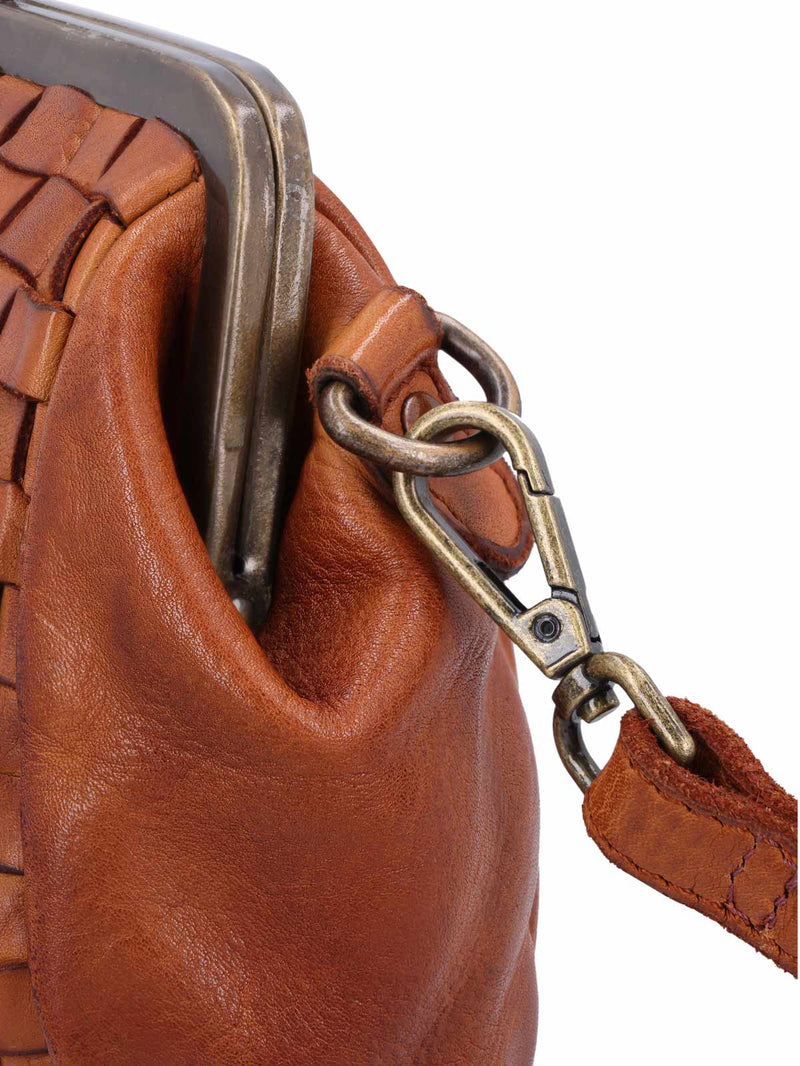 gusti-leder-britney-handtasche-cognac-mit-metallrahmen-verschluss image 3