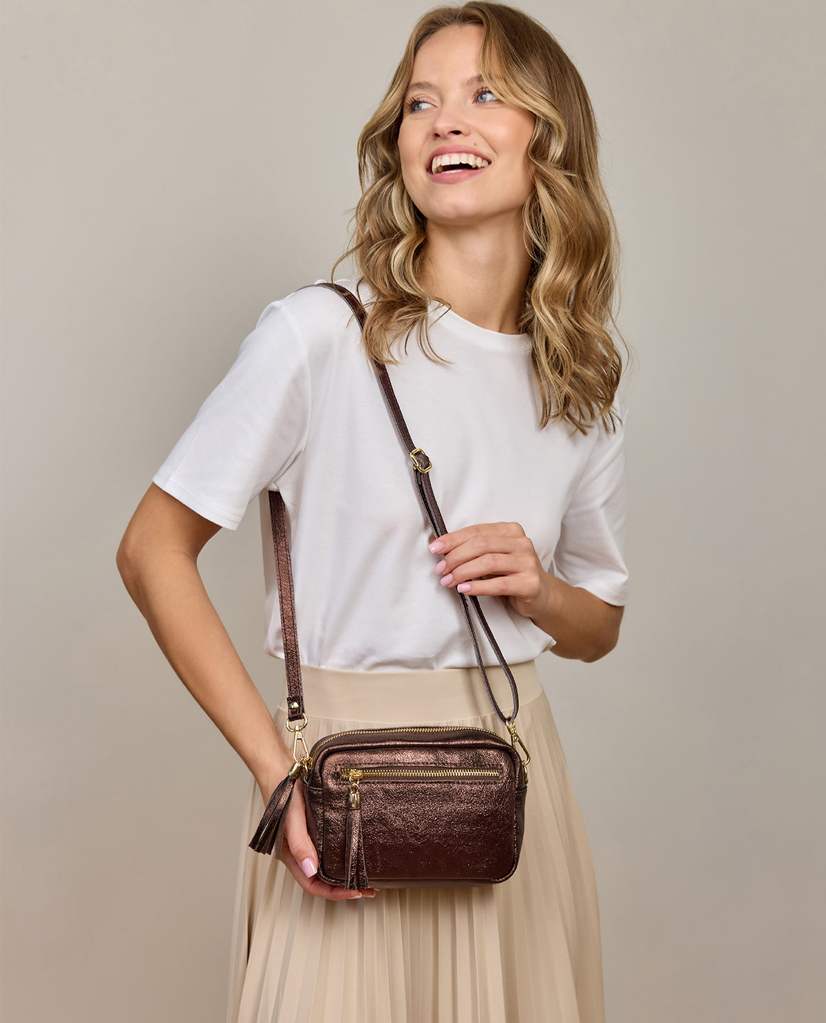 gusti-leder-cariba-umh-ngetasche-aus-leder-mit-rei-verschluss-2 image 6