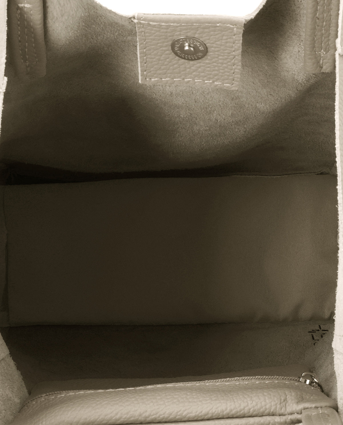 gusti-leder-vilma-handtasche-beige-leder-damen-magnetverschluss image 4