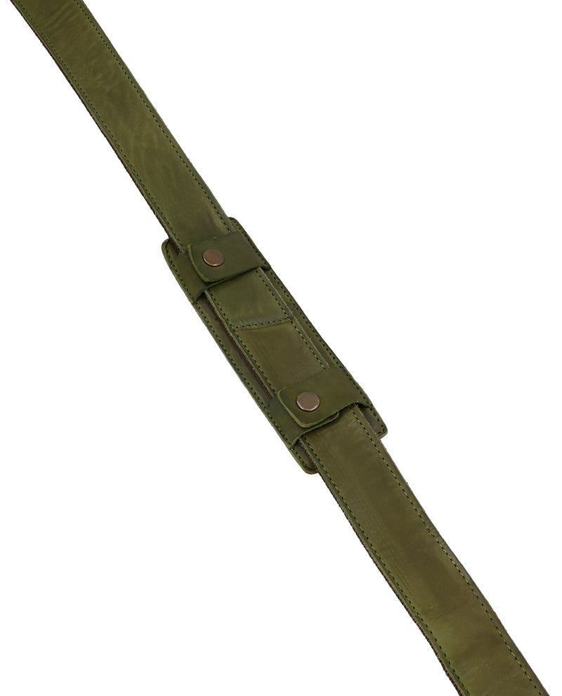 gusti-leder-joris-reisetasche-leder-gr-n-mit-airtag-fach image 2