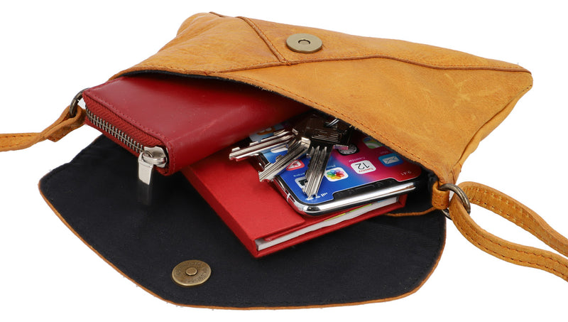 gusti-leder-karisma-handtasche-briefform-echtleder-kleine-braune-umschlagtasche image 6