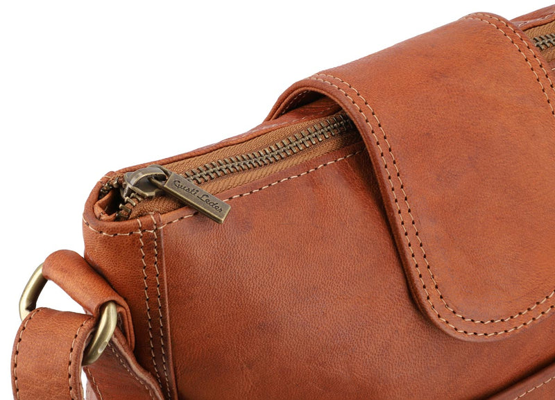 gusti-leder-jacqueline-s-new-lederhandtasche-nature-mit-handy-und-airtag-fach image 2