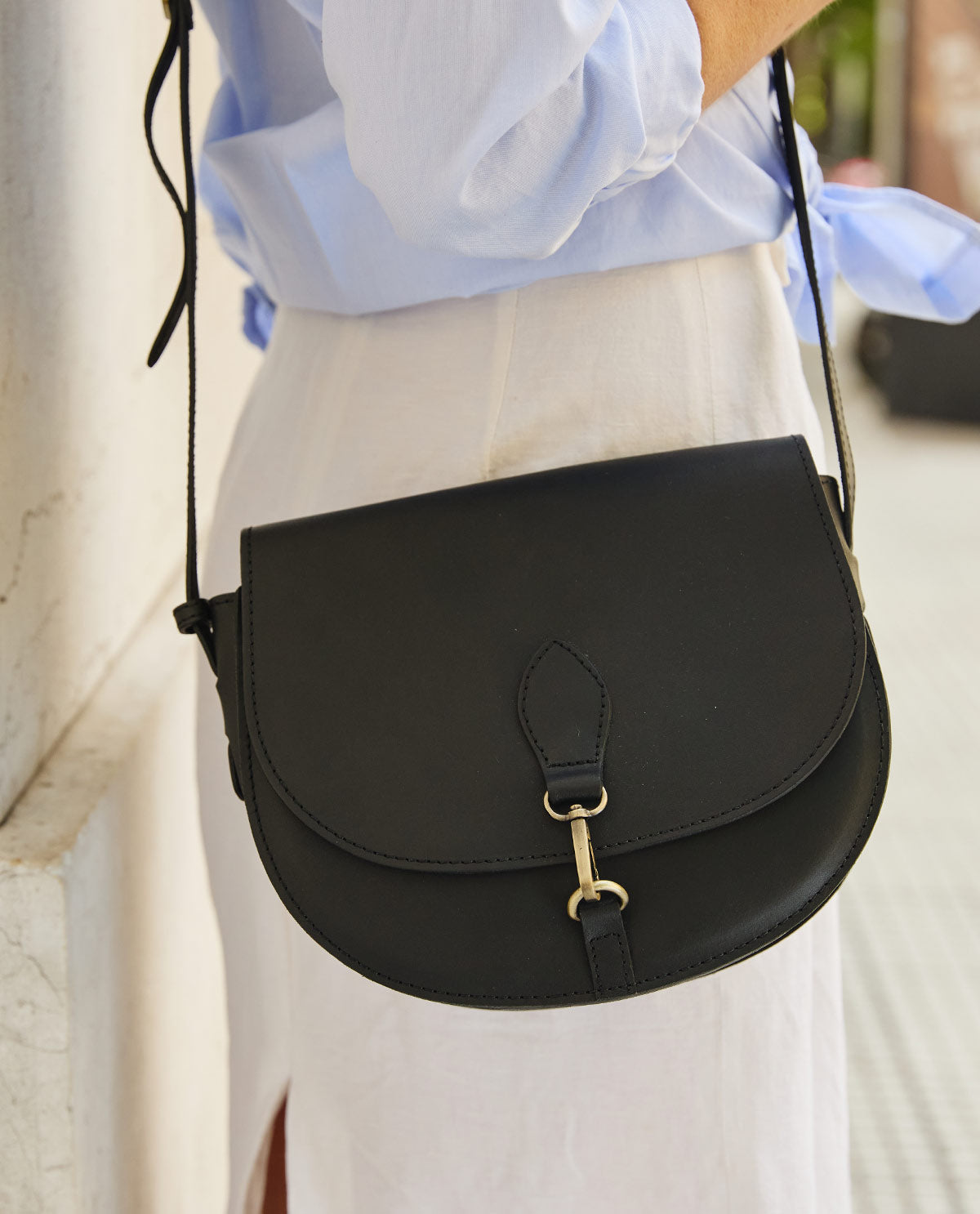 gusti-leder-wiebke-handtasche-damen-mit-airtag-fach image 1