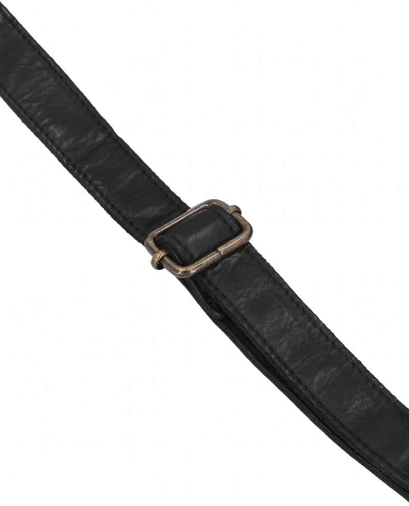 gusti-leder-aliya-handtasche-damen-schwarz-geflochten-mit-airtag-fach image 2