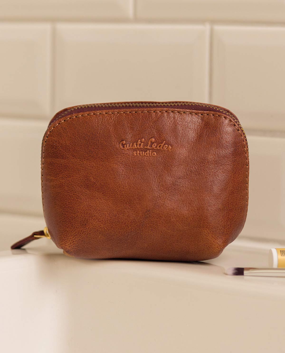 gusti-leder-leo-leder-kosmetiktasche image 6