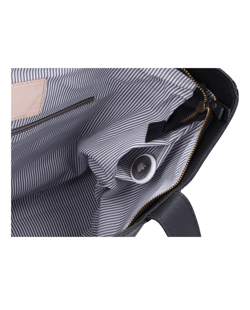 gusti-leder-cecilia-schultertasche-schwarze-umh-ngetasche-aus-rindsleder image 2