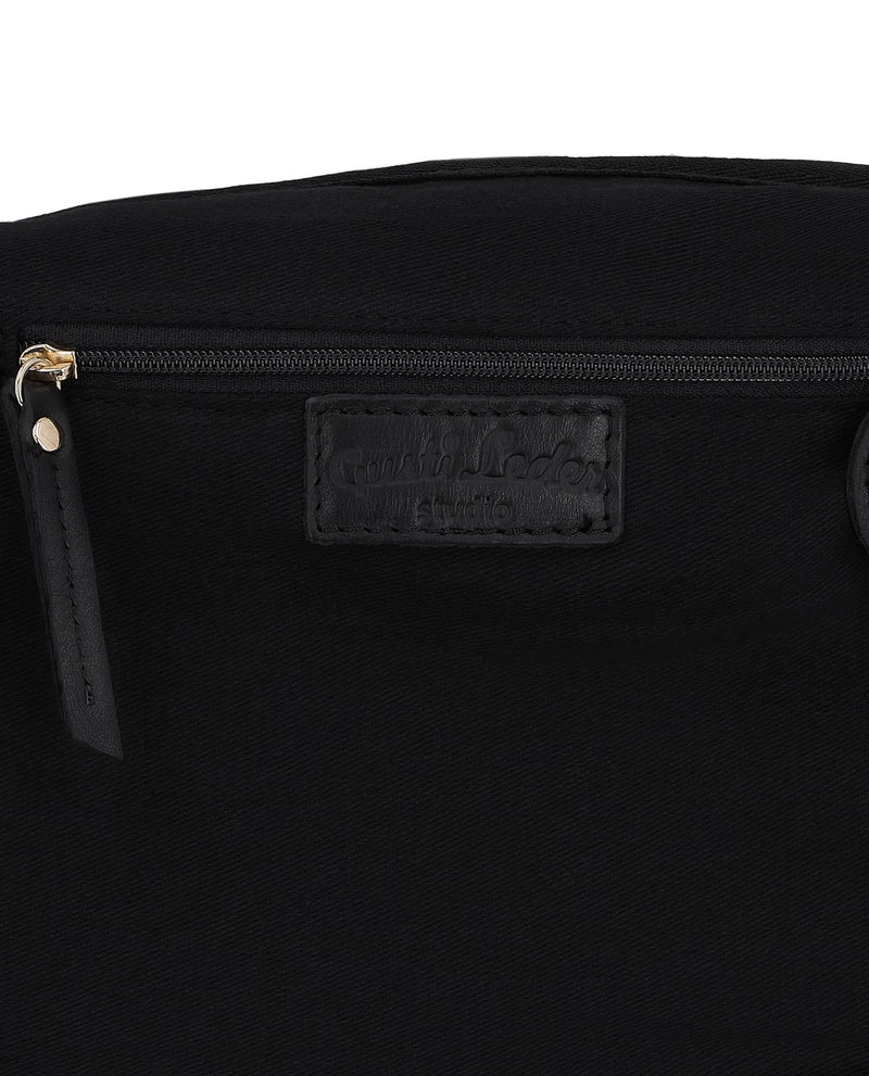 gusti-leder-freya-xxl-bauchtasche-aus-leder image 3