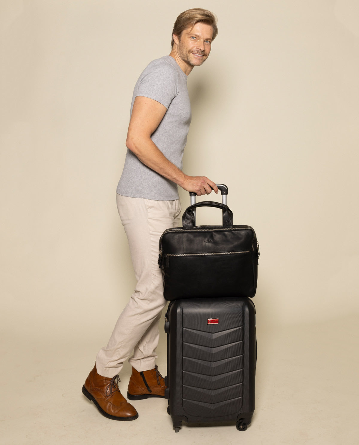 gusti-leder-aktentasche-outlet-aus-pflanzlich-gegerbtem-leder-in-schwarz-busines image 4