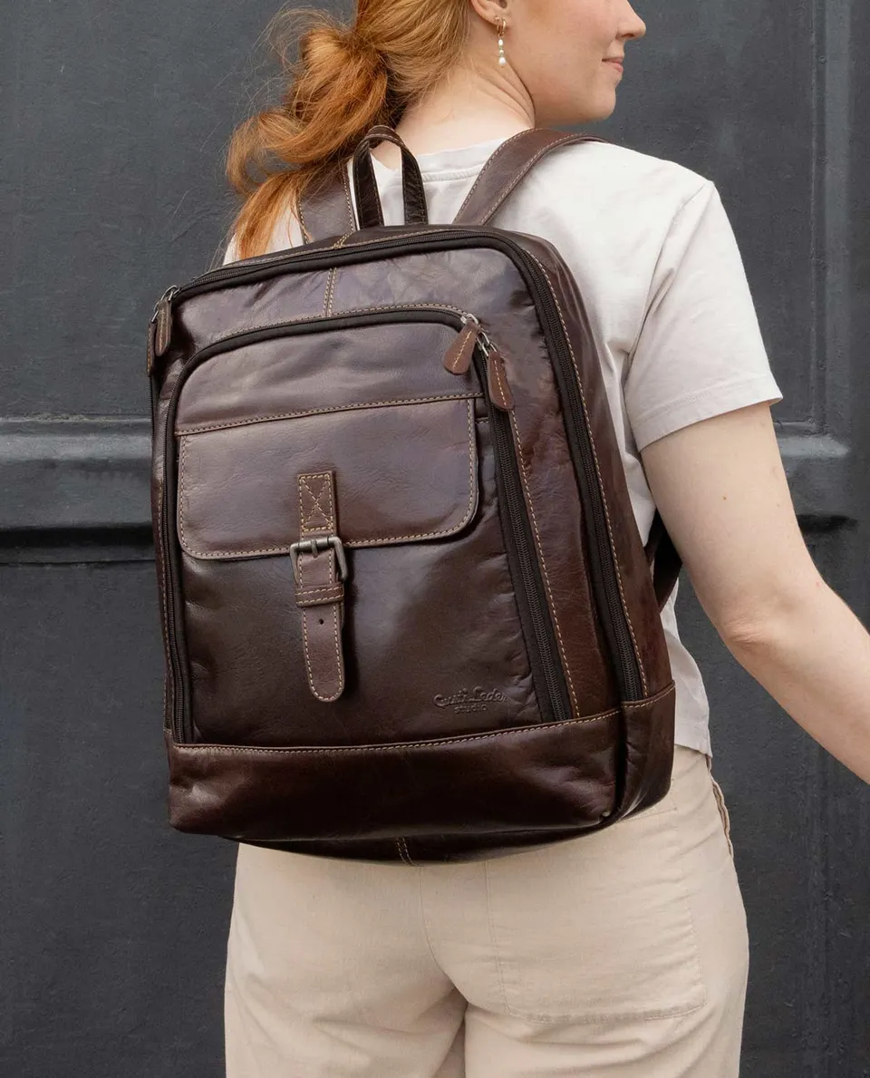 gusti-leder-niki-rucksack-aus-b-ffelleder-raumwunder image 1