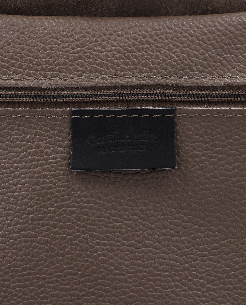 gusti-leder-vilma-handtasche-damen-leder-braun-magnetverschluss image 2