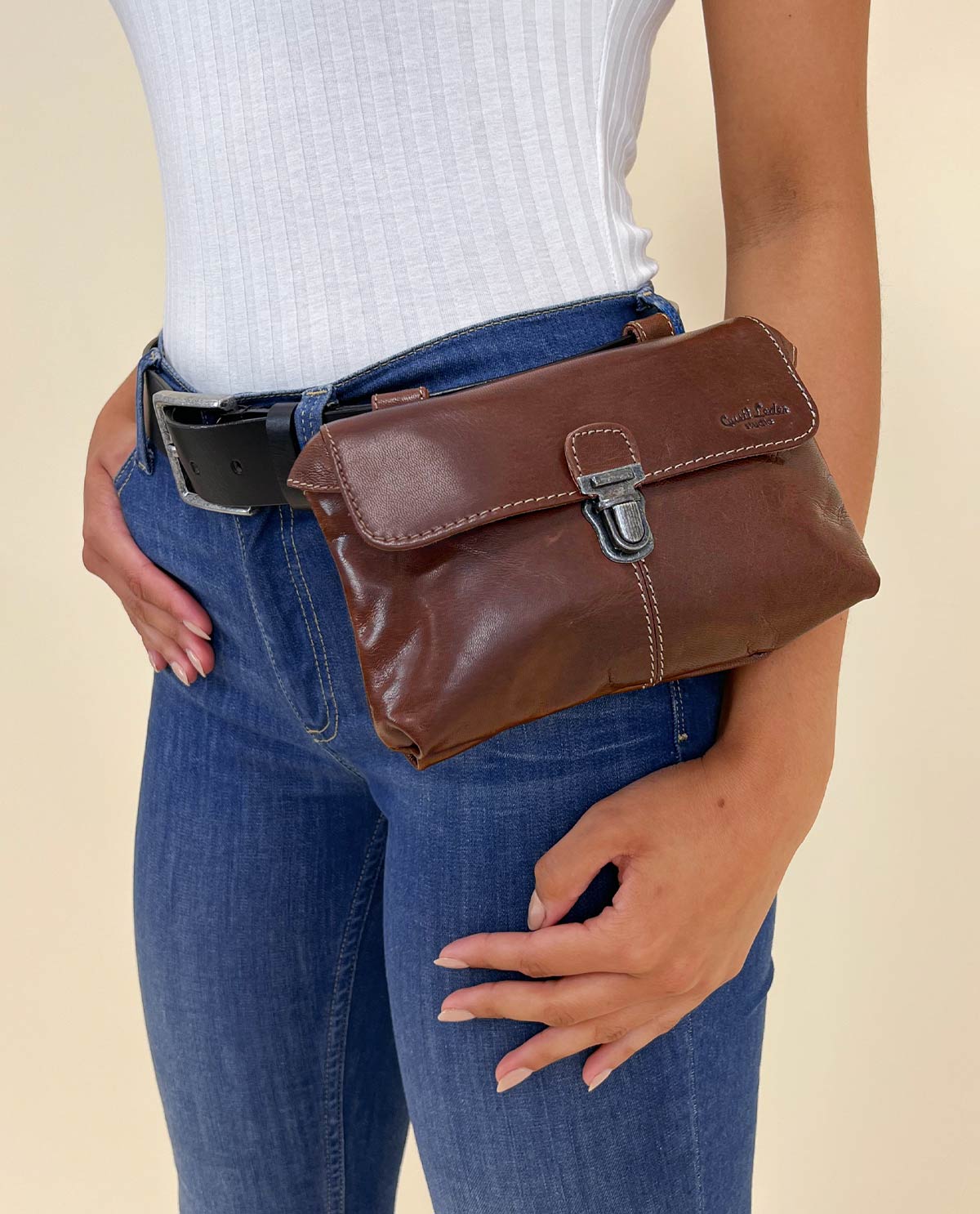 gusti-leder-april-g-rteltasche-festival-bauchtasche-aus-leder image 1