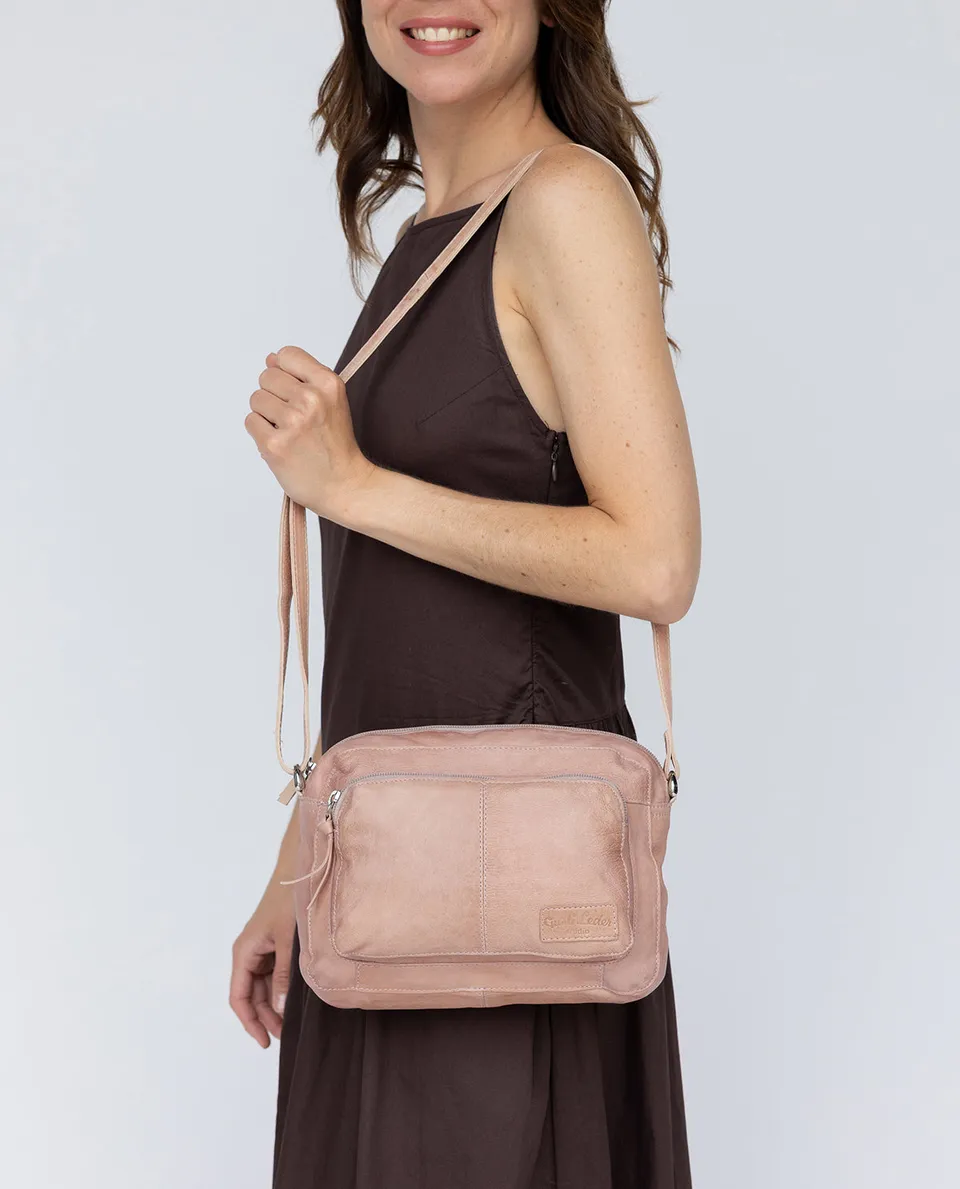 gusti-leder-amani-mini-handtasche-damen-leder-kompakt-mit-au-enfach image 1