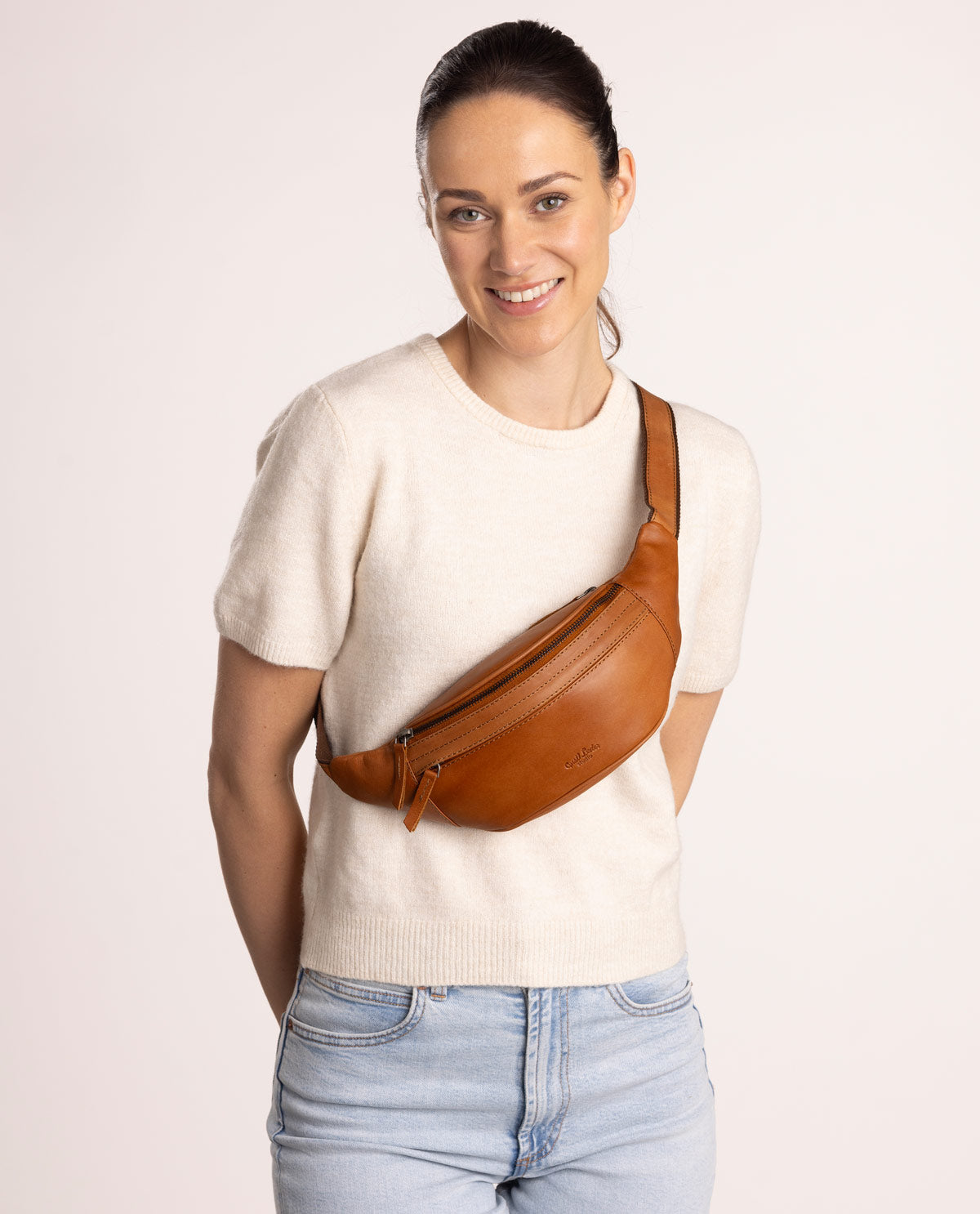 gusti-leder-spencer-g-rteltasche-aus-rindsleder image 1