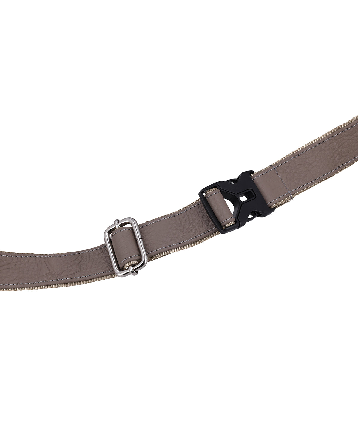 gusti-leder-spencer-g-rteltasche-aus-braunem-leder-mit-airtag-fach image 5