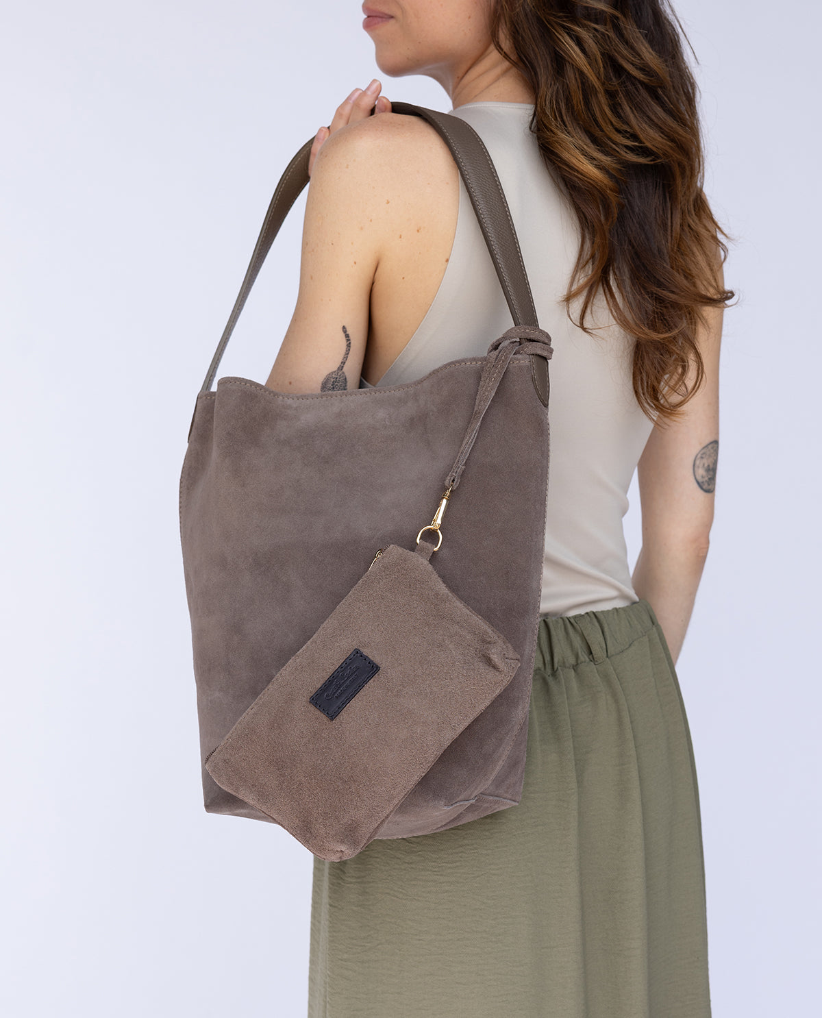 gusti-leder-lis-shopper-handtasche-damen-veloursleder-grau image 4