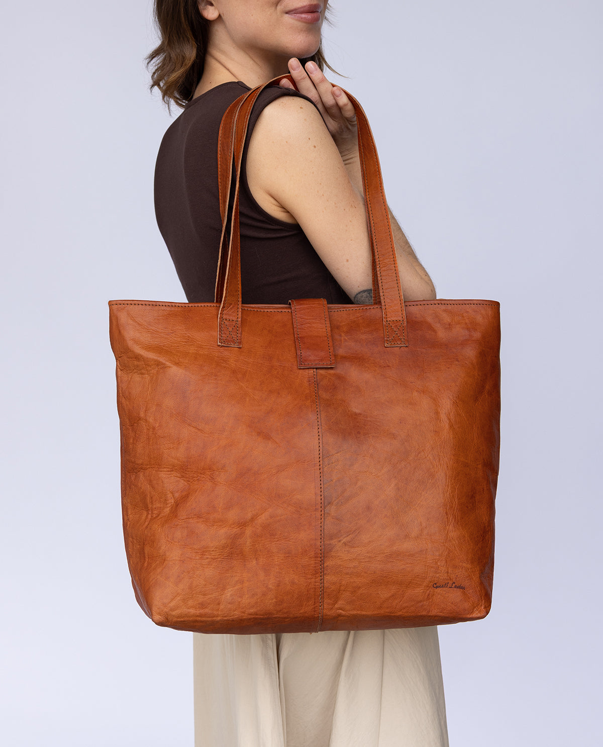 gusti-leder-alexandra-damen-shopper-braun-mit-magnet-und-rei-verschluss image 7