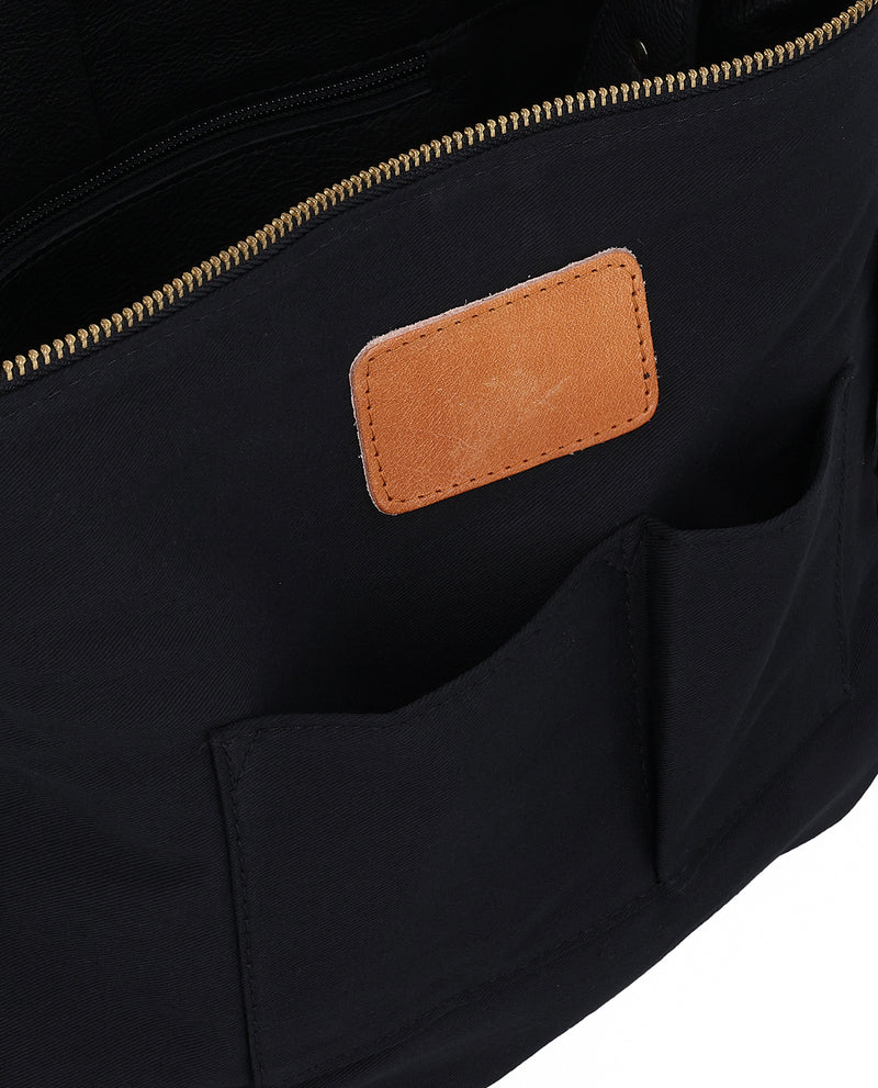gusti-leder-hannah-shopper-schultertasche-aus-rindsleder-schwarz image 3