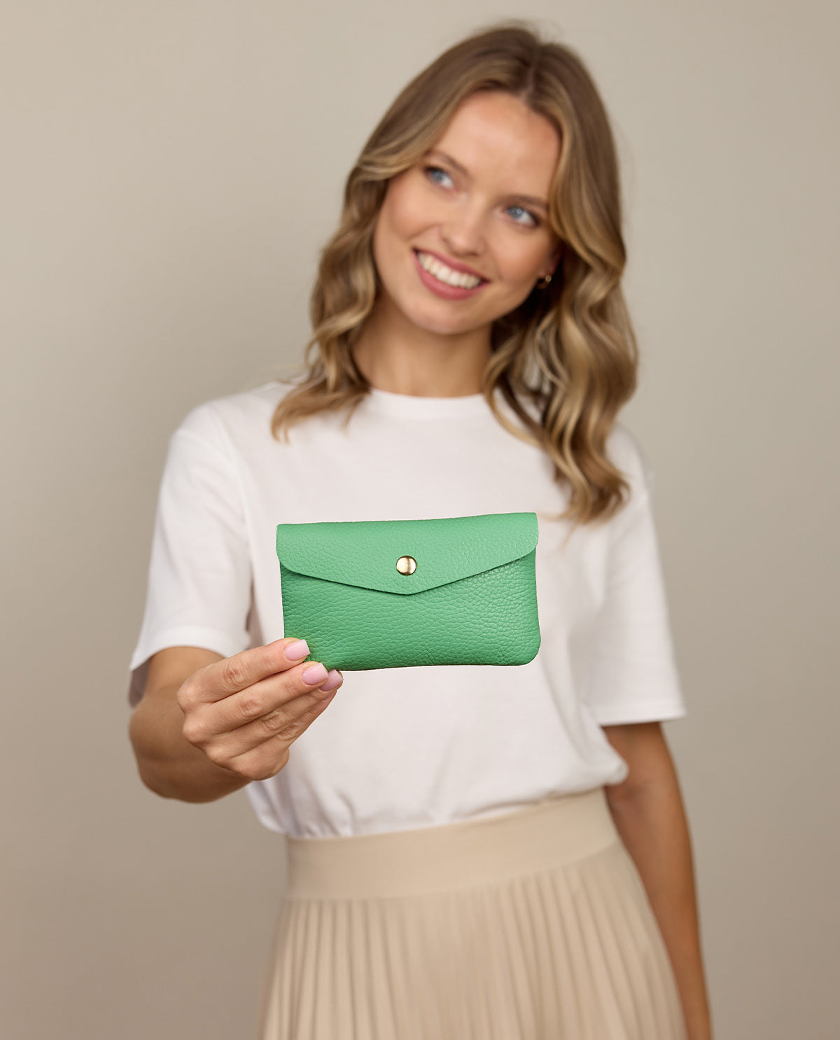gusti-leder-anela-aufbewahrungstasche-aus-leder-mit-magnetverschluss-2 image 1
