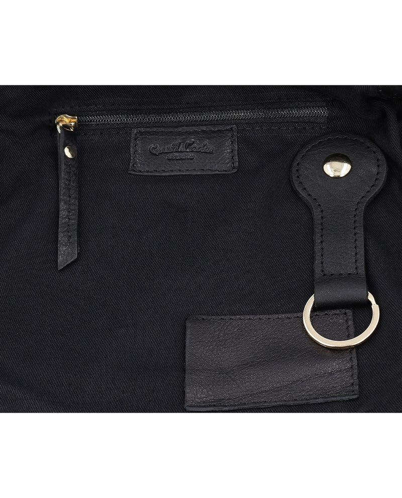 gusti-leder-iselin-tasche-schwarz-mit-rei-verschluss image 3
