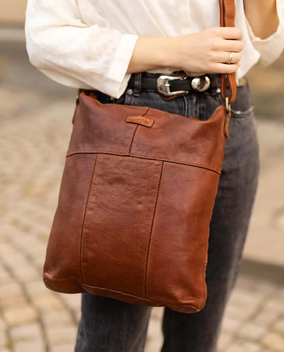 gusti-leder-maola-umh-ngetasche-crossbody-tasche image 1