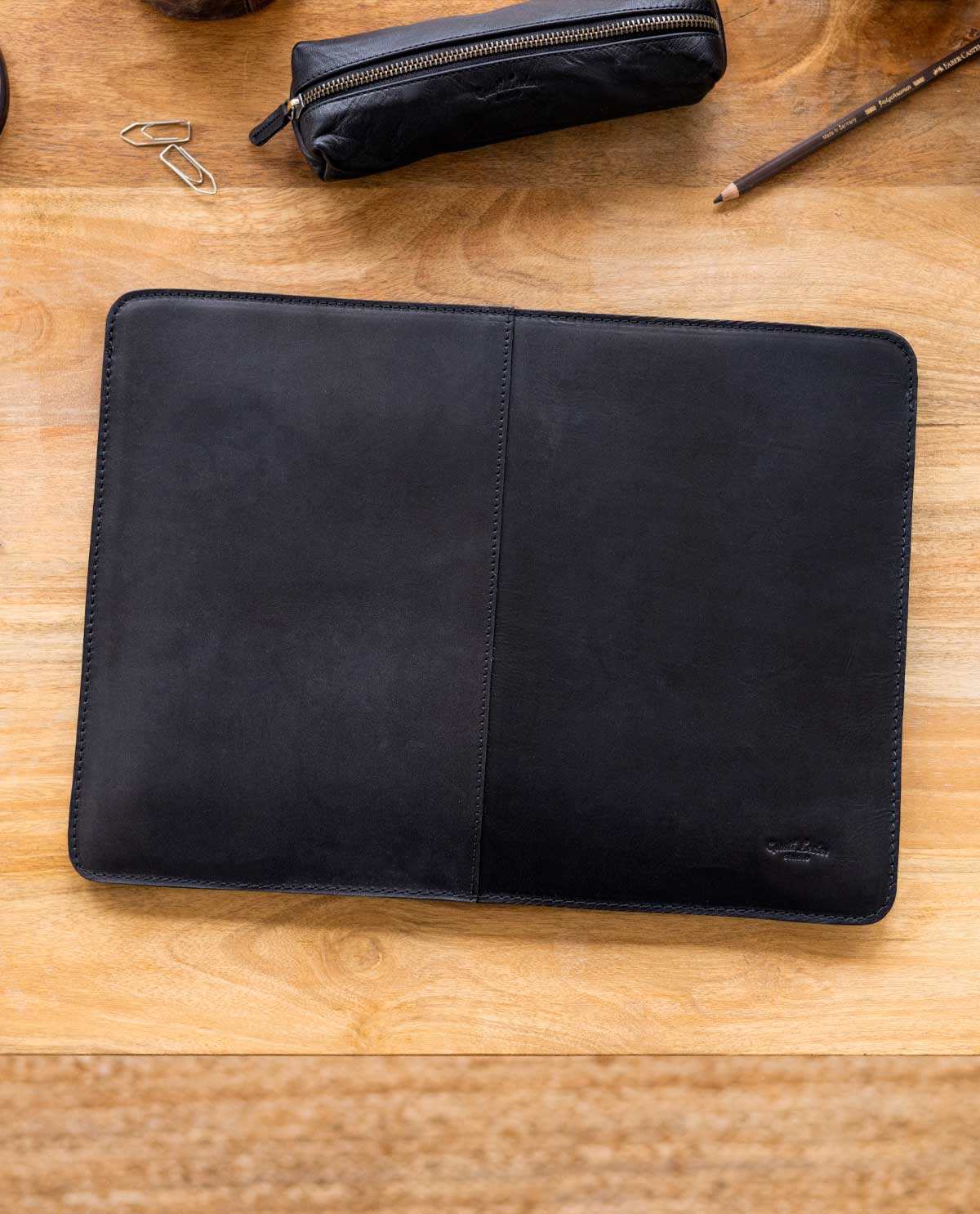 gusti-leder-luke-15-laptoptasche-leder-schwarz image 1