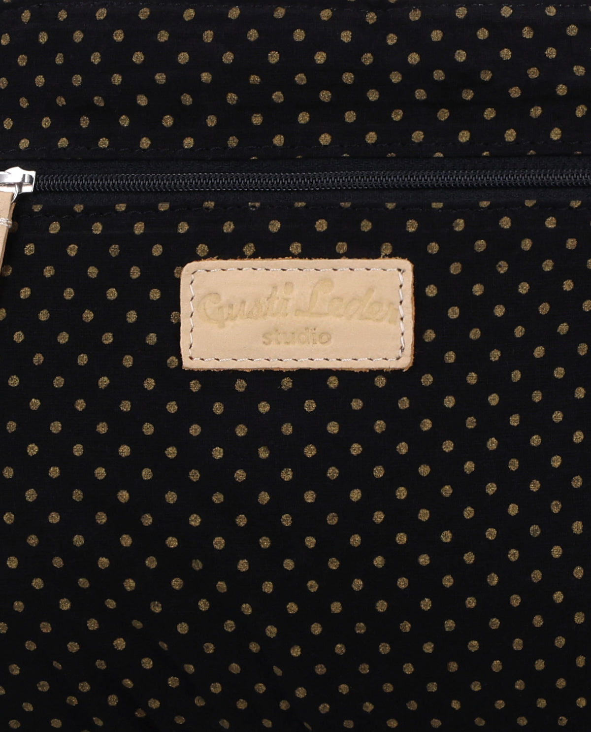 gusti-leder-aline-kleine-handtasche-beige-gemustert image 7