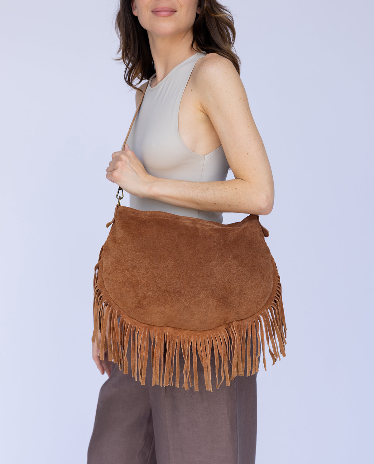 gusti-leder-olga-gro-e-handtasche-damen-braun-leder-mit-fransen image 1