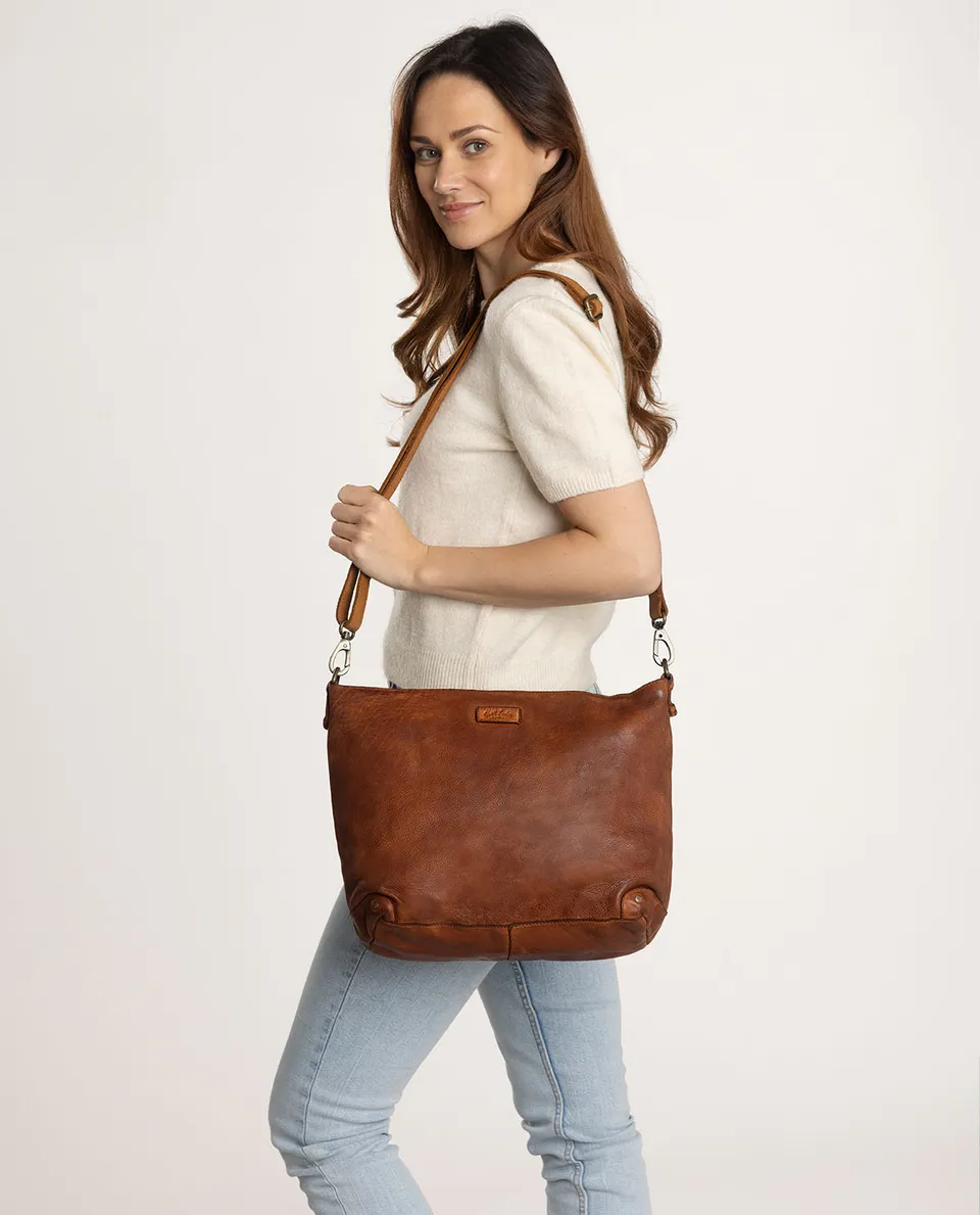 gusti-leder-suzanne-umh-ngetasche-shopper-aus-braunem-rindsleder image 1
