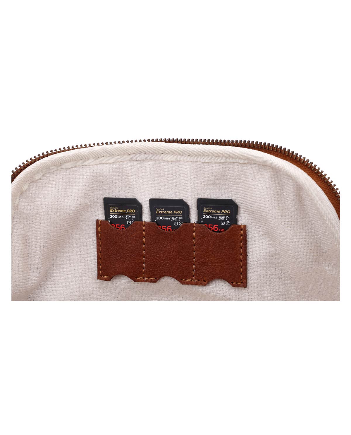 gusti-leder-paulo-kameratasche-leder-braun image 5