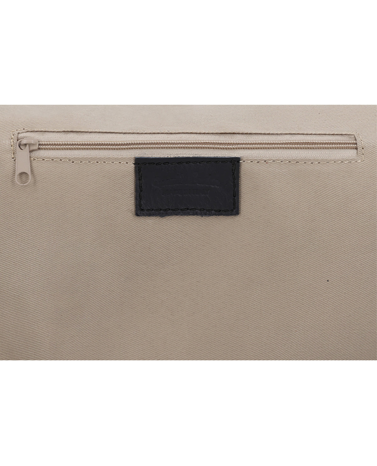 gusti-leder-synne-graue-leder-bauchtasche-damen image 7