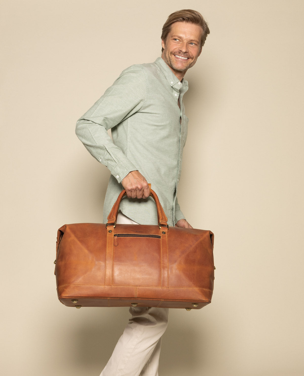 gusti-leder-ruben-reisetasche-weekender-aus-pflanzlich-gegerbtem-leder-outlet image 4