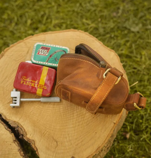gusti-leder-gino-b-fahrradsatteltasche-aus-b-ffelleder image 1