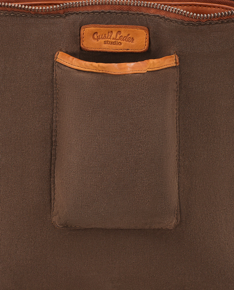 gusti-leder-veha-umh-ngetasche-leder-mit-airtag-fach image 4