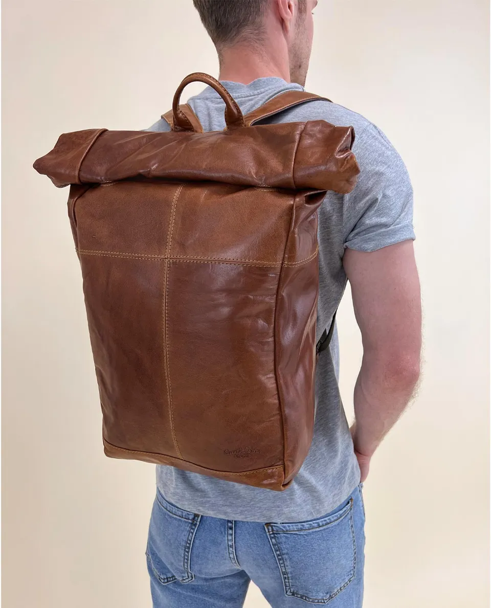 gusti-leder-joy-kurierrucksack-daypack-aus-b-ffelleder-honigbraun image 1