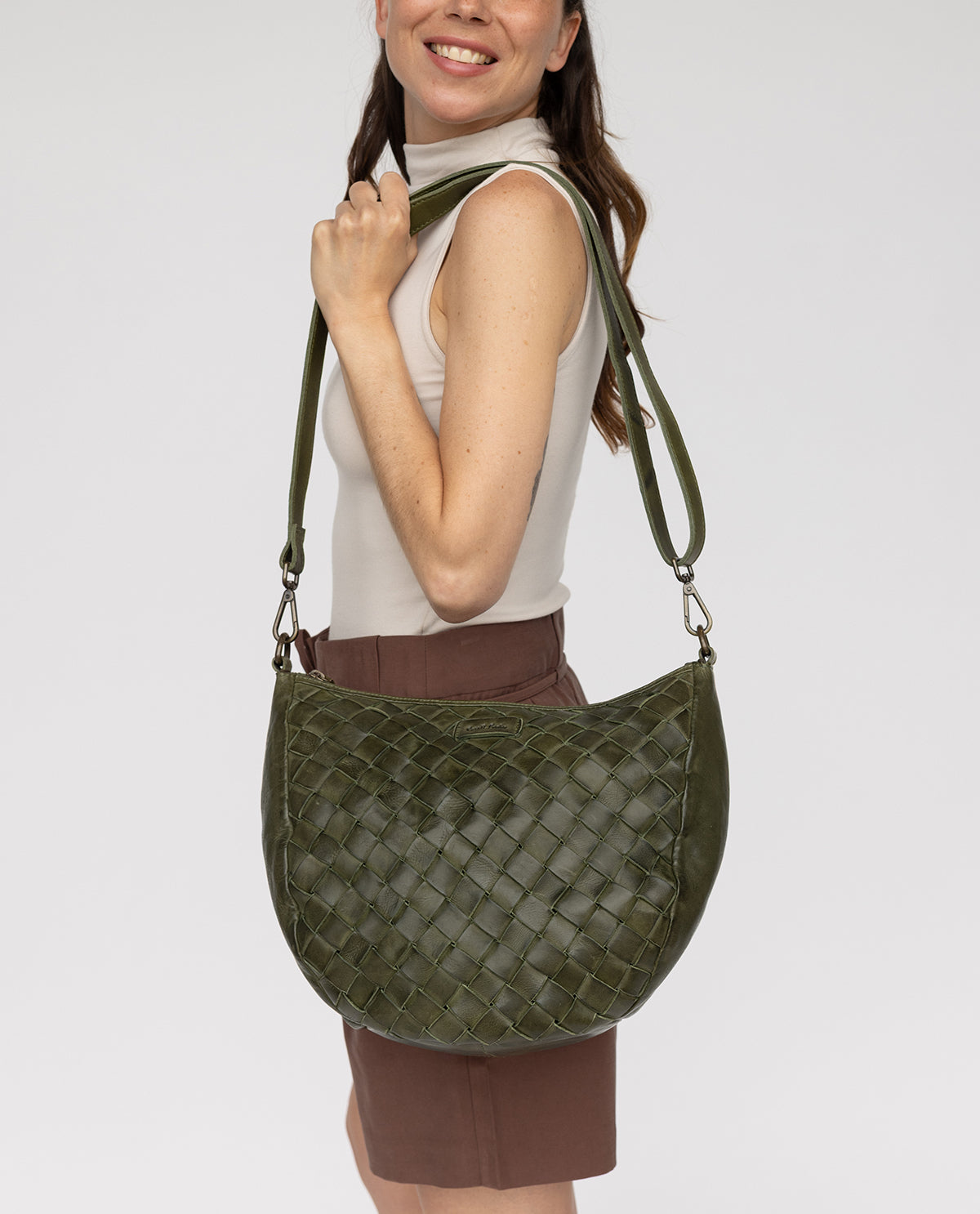 gusti-leder-clover-handtasche-gr-n-geflochten-rindsleder image 1