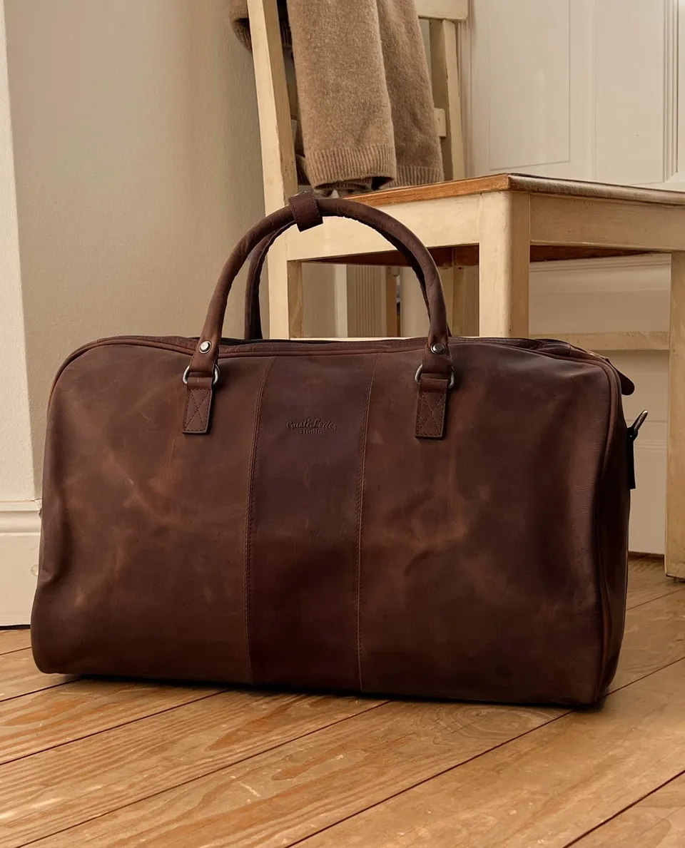 gusti-leder-valter-sport-und-reisetasche-26-l-aus-leder-2 image 1