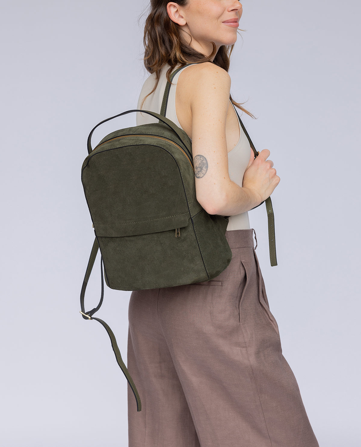 gusti-leder-malene-lederrucksack-damen-gr-n-made-in-italy image 4