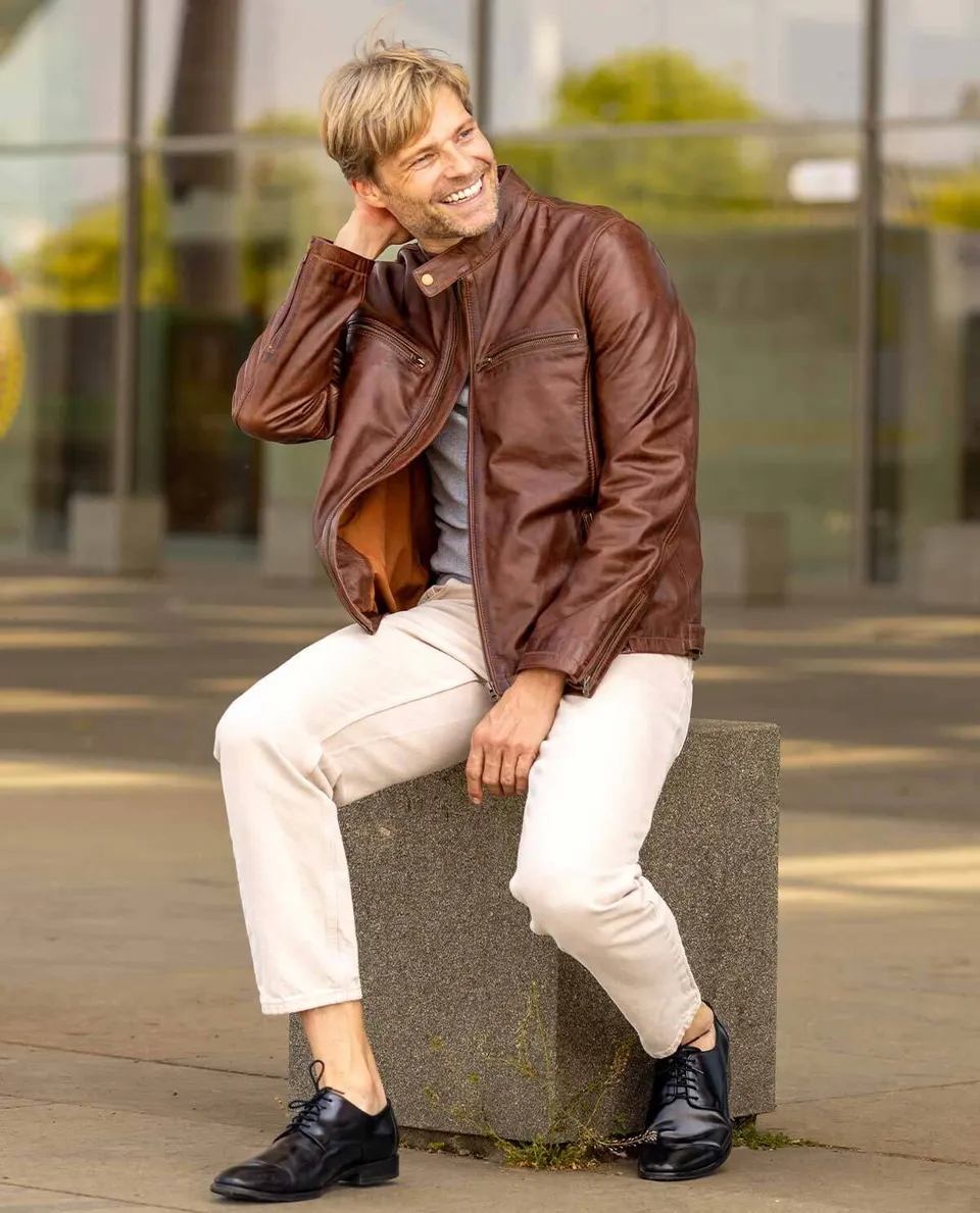 gusti-leder-outlet-lederjacke-damen-herren-braun-mit-2-wege-rei-verschluss image 1