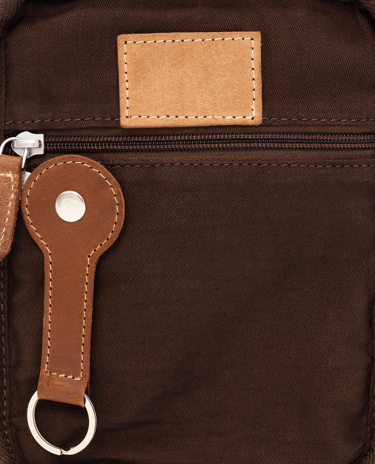gusti-leder-karl-umh-ngetasche-crossbody-braun-mit-schl-sselanh-nger image 7